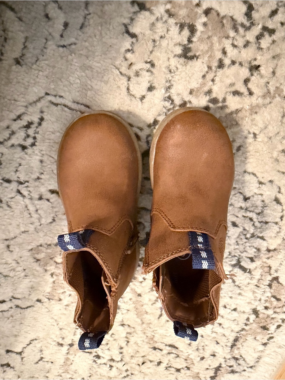Cat & Jack Tan Chelsea Boots with Navy Pull Tabs - Picture 3 of 4